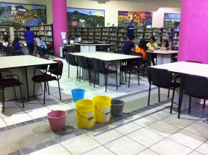 El área de biblioteca del Centro Cultural Jaime Sabines. Foto/ Sandra de los Santos/ Chiapas PARALELO. 