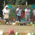 Oradores en Los Llanos municipio de San Cristóbal de Las Casas para protestar contra la autopista. 