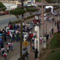 Durante las marchas que realizaron normalistas retiraron publicidad de los puentes peatonales y postes, pero ya las volvieron a colocar. Foto: Sandra de los Santos/ Chiapas PARALELO. 