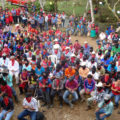 Zapatistas escuchando al Subcomandante Insurgente Moisés en La Realidad Nueva Victoria, como le llaman ahora. Foto: Cortesía