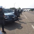 Maestros de la Coordinadora Nacional de Trabajadores de la CNTE en Chiapas intentan liberar de pago las casetas de cobro de las carreteras de San Cristóbal y Ocozocuautla, en medio de un fuerte resguardó policiaco. Foto: Cortesía