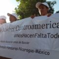 Madres de la carvana realizan una caminata por las calles, en las vias y parque central de la colonia Pakal - Na en Palenque, Chiapas !!! ‪#‎NosHacenFaltaTodos‬