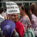 ¿Qué factores explican la participación laboral femenina? 