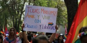 Mediante un amparo se realiza el primer registro en Jalisco de hijxs de una pareja del mismo sexo, nacidxs por gestación subrogada.
Foto: Zona Docs