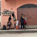 Migrantes varados en la capital de Chiapas. Foto: Ángeles Mariscal