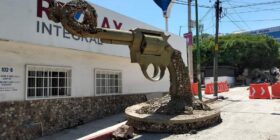 "Escultura de la Paz" ubicada a un costado del Parque Morelos
Foto: Cortesía