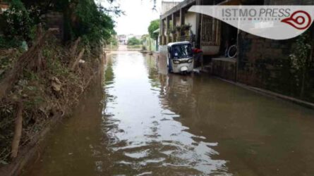 Se desborda por segunda vez río de Los Perros en Juchitán y colapsa puente en Mitla, Oaxaca
