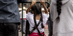 El primer desfile en tiempo de mujeres