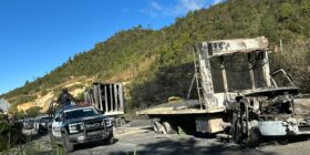 Policias toman el control de carreteras luego de narcobloqueo para cerrar acceso a Comitán. Foto: Ángeles Mariscal