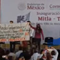 Protesta María Elena Ríos en inauguración de carretera y acusa a gobernador de liberar a su agresor: “Las mujeres en Oaxaca no tenemos Justicia”
Foto: Captura