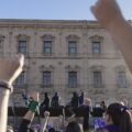 “Todas somos la Cruz de Clavos”, gritaron en marcha 8M, que terminó con agresión policiaca a mujeres y la detención de 3
Foto: Raíchali